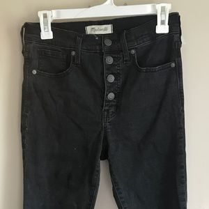 9" Mid-Rise Skinny Jeans in Berkeley Black: Button
